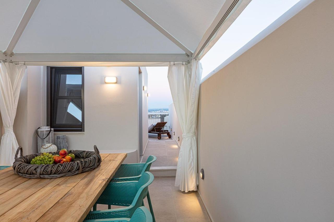 V77 Seafront Suites Rethymno  Exterior photo
