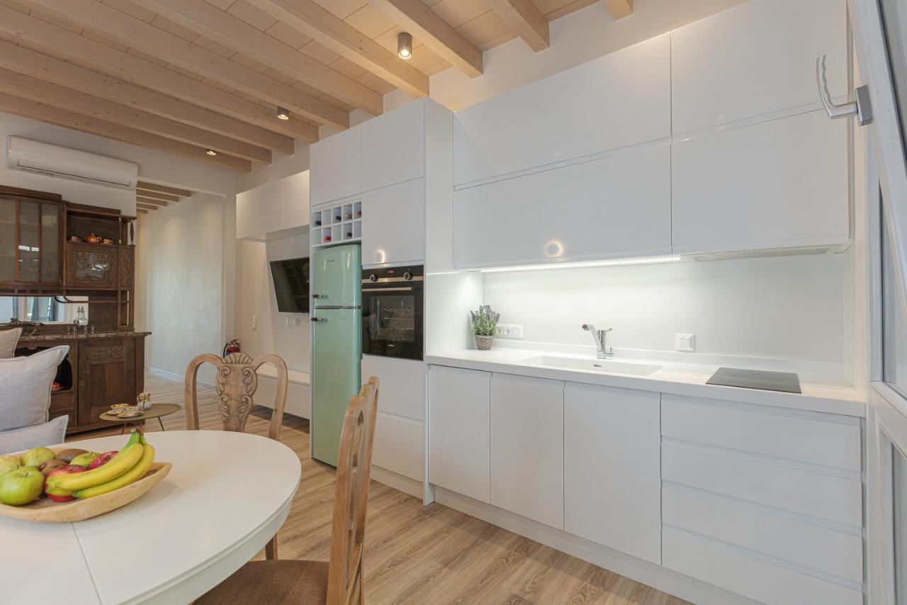 V77 Seafront Suites Rethymno  Exterior photo