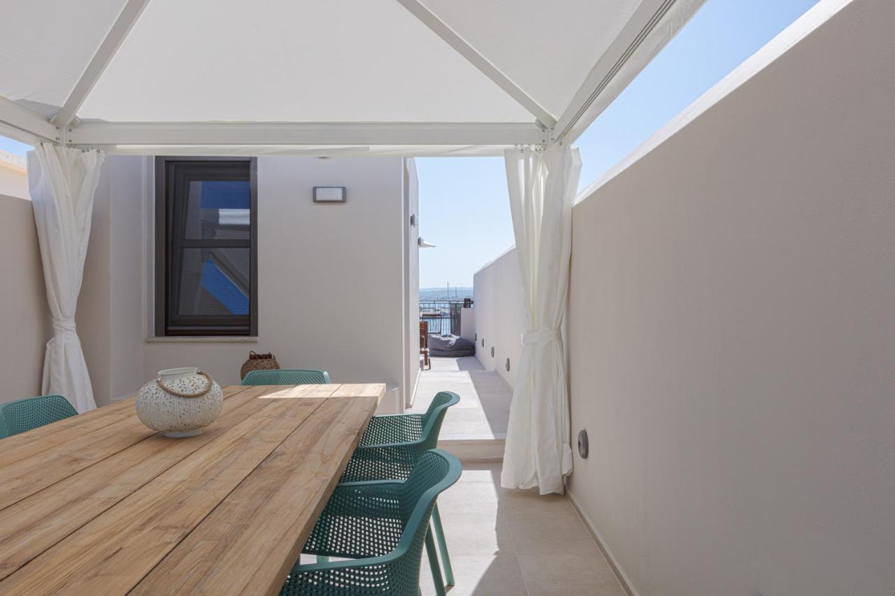 V77 Seafront Suites Rethymno  Exterior photo