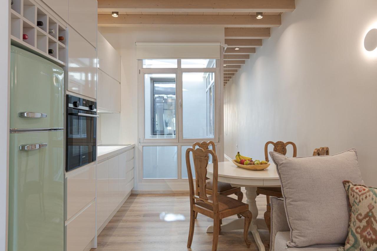 V77 Seafront Suites Rethymno  Exterior photo