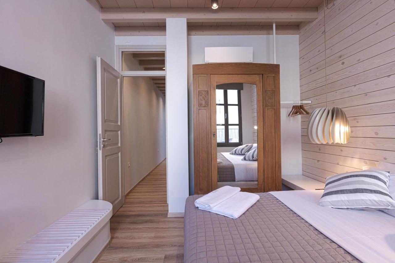 V77 Seafront Suites Rethymno  Exterior photo