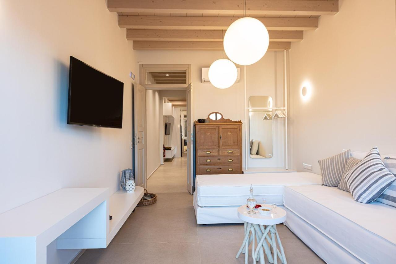 V77 Seafront Suites Rethymno  Exterior photo
