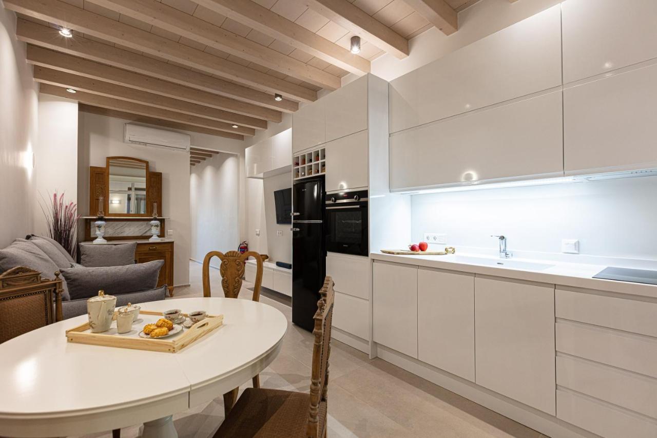 V77 Seafront Suites Rethymno  Exterior photo